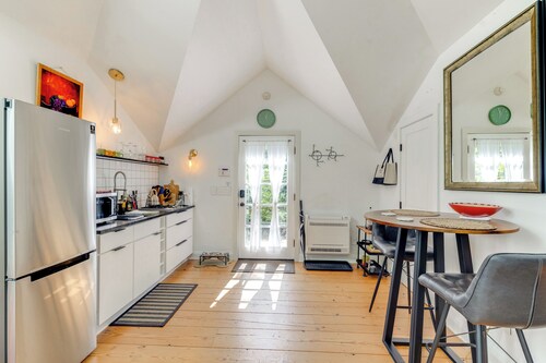 Pet-friendly Minneapolis Studio: Walk to Lake!