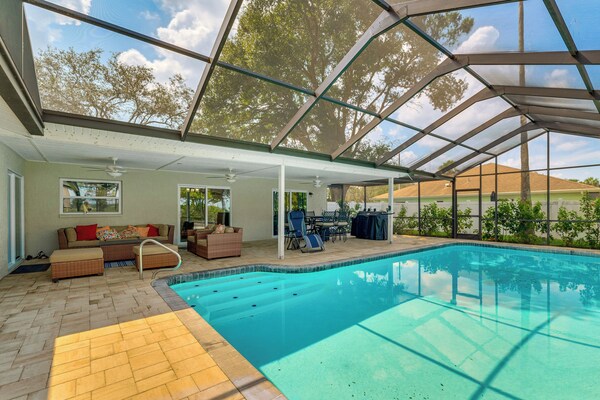 Lakefront Home W/ Heated Pool, Near Disney - Spring Hill, FL