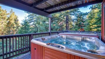 House (6 Bedrooms) | Outdoor spa tub