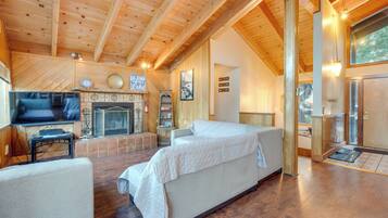 House (6 Bedrooms) | Interior