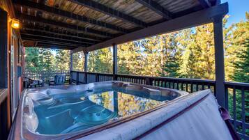 House (6 Bedrooms) | Interior