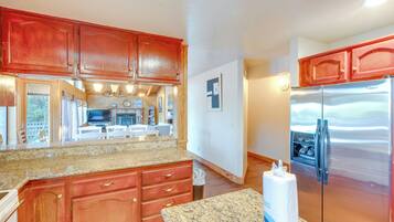 House (6 Bedrooms) | Interior