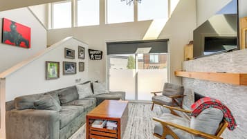 Apartment (3 Bedrooms) | Front of property