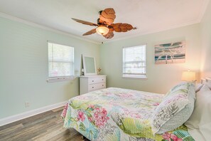 Interior - Panama City Home w/ Fire Pit - Walk to Beaches! (Panama City Beach)