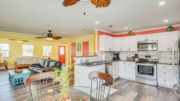 House (3 Bedrooms) | Interior