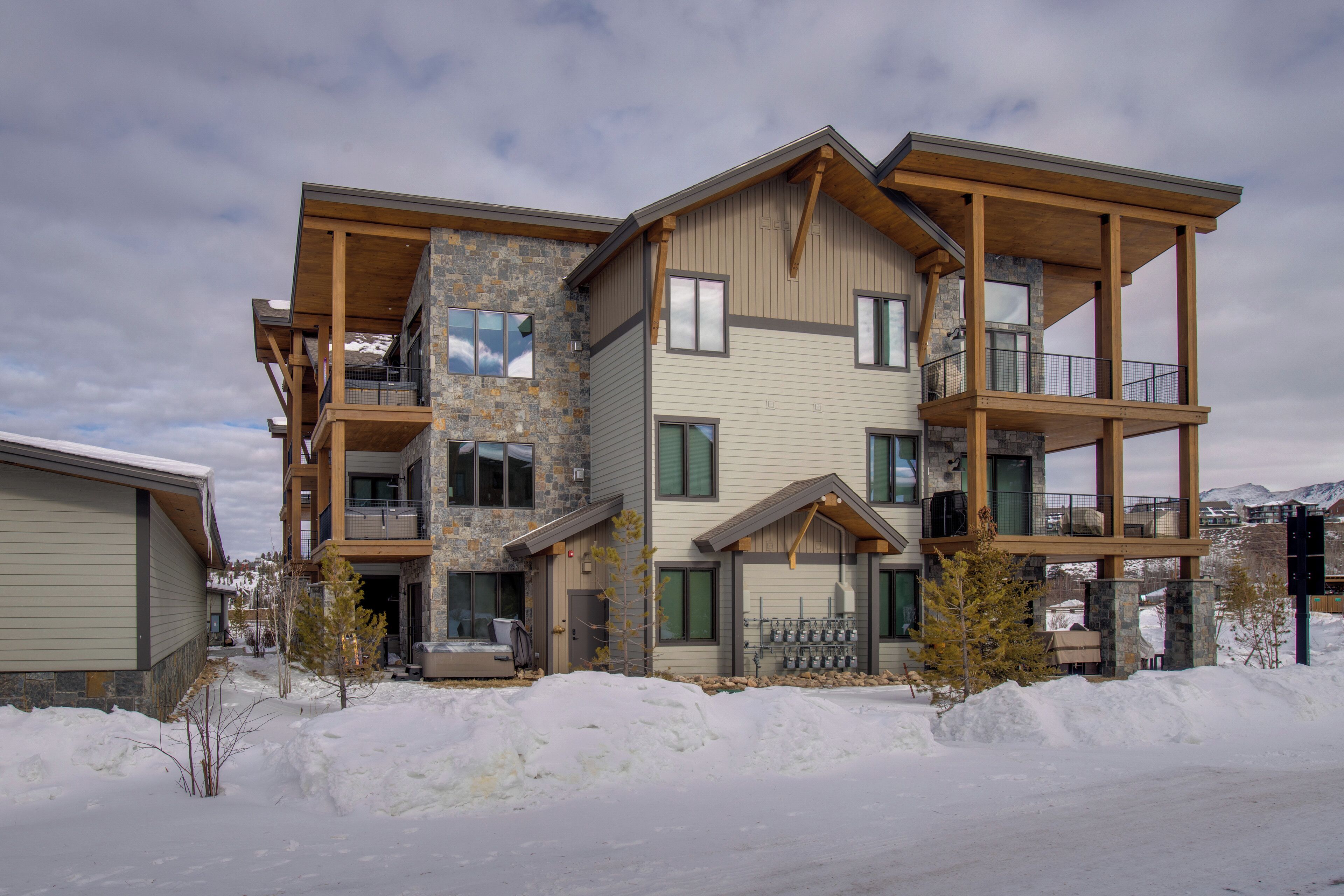 المنشأة من الداخل