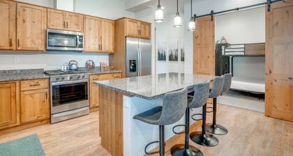 Fraser Adventure Base! Condo Near Hiking & River
