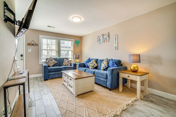 Apartment (2 Bedrooms) | Interior - Bright Brigantine Townhome: Steps to Beach Access! (Brigantine)