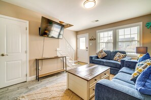 Apartment (2 Bedrooms) | Interior - Bright Brigantine Townhome: Steps to Beach Access! (Brigantine)