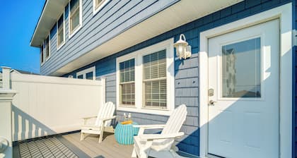Bright Brigantine Townhome: Steps to Beach Access!