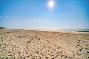 Apartment (2 Bedrooms) | Interior - Bright Brigantine Townhome: Steps to Beach Access! (Brigantine)