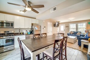 Apartment (2 Bedrooms) | Interior - Bright Brigantine Townhome: Steps to Beach Access! (Brigantine)