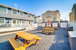 Apartment (2 Bedrooms) | Interior - Bright Brigantine Townhome: Steps to Beach Access! (Brigantine)