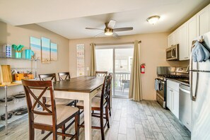 Apartment (2 Bedrooms) | Interior - Bright Brigantine Townhome: Steps to Beach Access! (Brigantine)