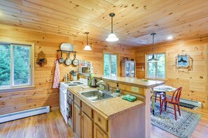 House (2 Bedrooms) | Interior