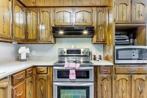 House (3 Bedrooms) | Interior - Florence Family Home w/ Dog-friendly Yard (Florence)