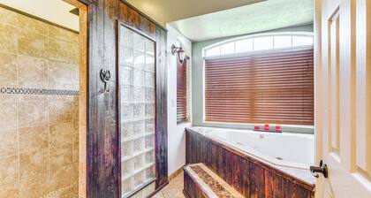 Spacious Micanopy Farmhouse w/ Luxurious Pool!