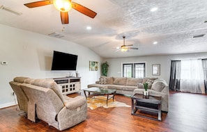 Interior - Spacious Micanopy Farmhouse w/ Luxurious Pool! (Micanopy)