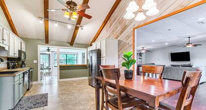 Spacious Micanopy Farmhouse w/ Luxurious Pool!