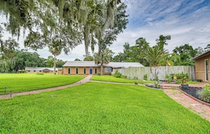 Interior - Spacious Micanopy Farmhouse w/ Luxurious Pool! (Micanopy)
