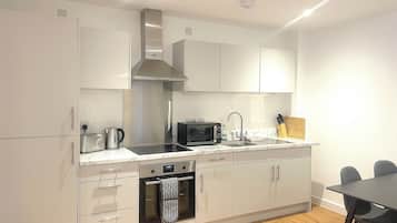 House | Private kitchen | Fridge, oven, stovetop, electric kettle