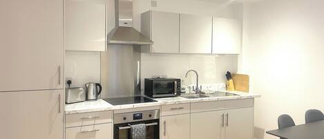 House | Private kitchen | Fridge, oven, stovetop, electric kettle