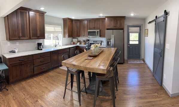 Microwave, oven, stovetop, dishwasher -  Quaint,newly remodeled country cabin in the heart of Bourbon Country. (Raywick)