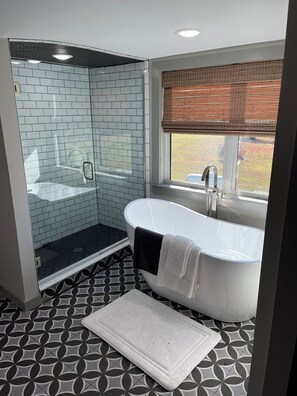 Shower, hair dryer, towels, soap -  Quaint,newly remodeled country cabin in the heart of Bourbon Country. (Raywick)