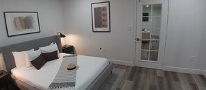 1 bedroom, iron/ironing board, travel cot, WiFi - Walk to Everything From The Lofts Suite 205 (West Palm Beach)