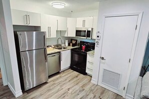 Fridge, microwave, oven, stovetop - Walk to Everything From The Lofts Suite 207 (West Palm Beach)