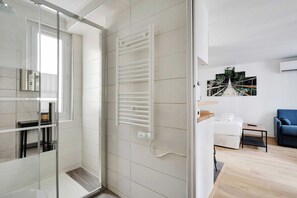 Studio | Bathroom