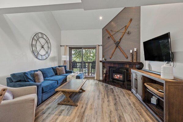 TV, fireplace, stereo