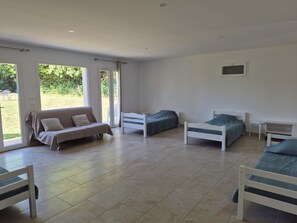 3 quartos, Wi-Fi de cortesia, roupa de cama