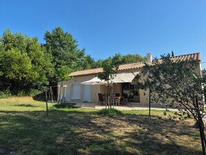 Exterior - Le Verger air-conditioned gîte with swimming pool. (Saint-Julien-de-Peyrolas)