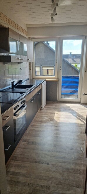 Réfrigérateur, four, plaque de cuisson, lave-vaisselle