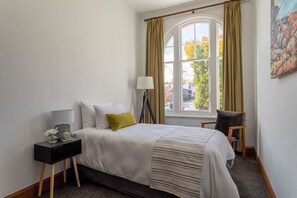 3 bedrooms, desk, iron/ironing board, WiFi - The Banker’s Loft CBD Launceston, apartment stay (Launceston)