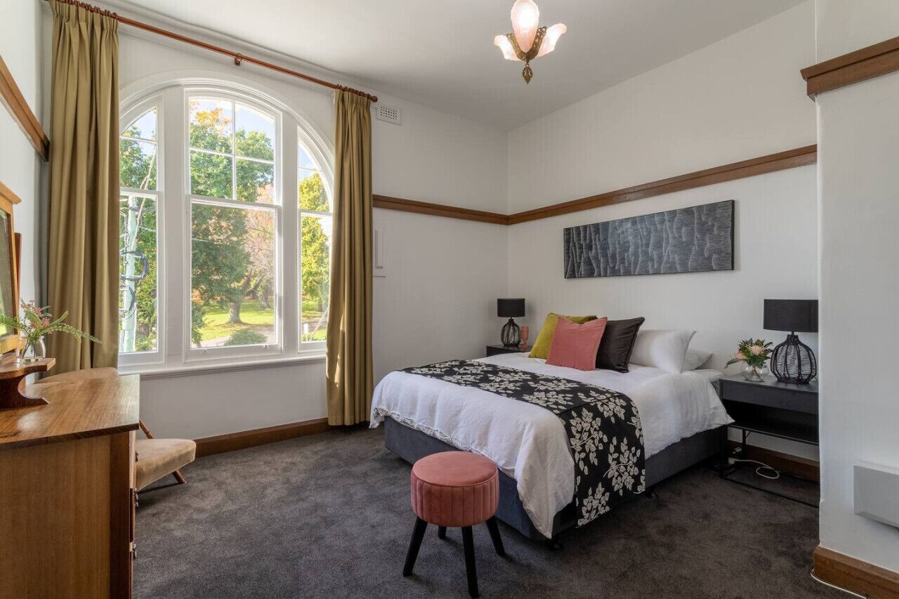 3 slaapkamers, een bureau, een strijkplank/strijkijzer, wifi