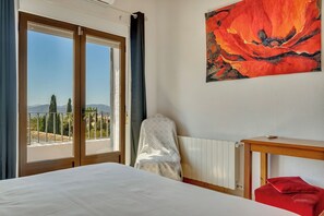 5 chambres, fer et planche à repasser, draps fournis