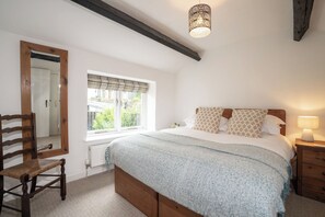 3 chambres, fer et planche à repasser, Wi-Fi, draps fournis