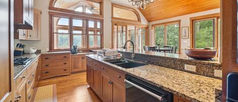 Maison, 5 chambres | Cuisine privée