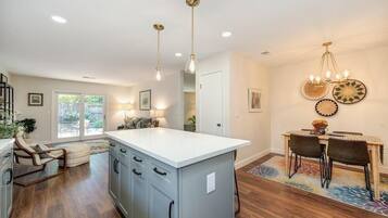 House, 3 Bedrooms | Private kitchen | Fridge, oven, coffee/tea maker, electric kettle