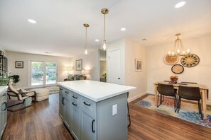 Casa, 3 quartos | Cozinha privada | Geladeira, fogão, cafeteira/chaleira, chaleira elétrica