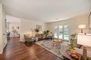 独立别墅, 3 间卧室 | 起居区 | 智能电视