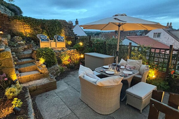 تناول الطعام بالخارج