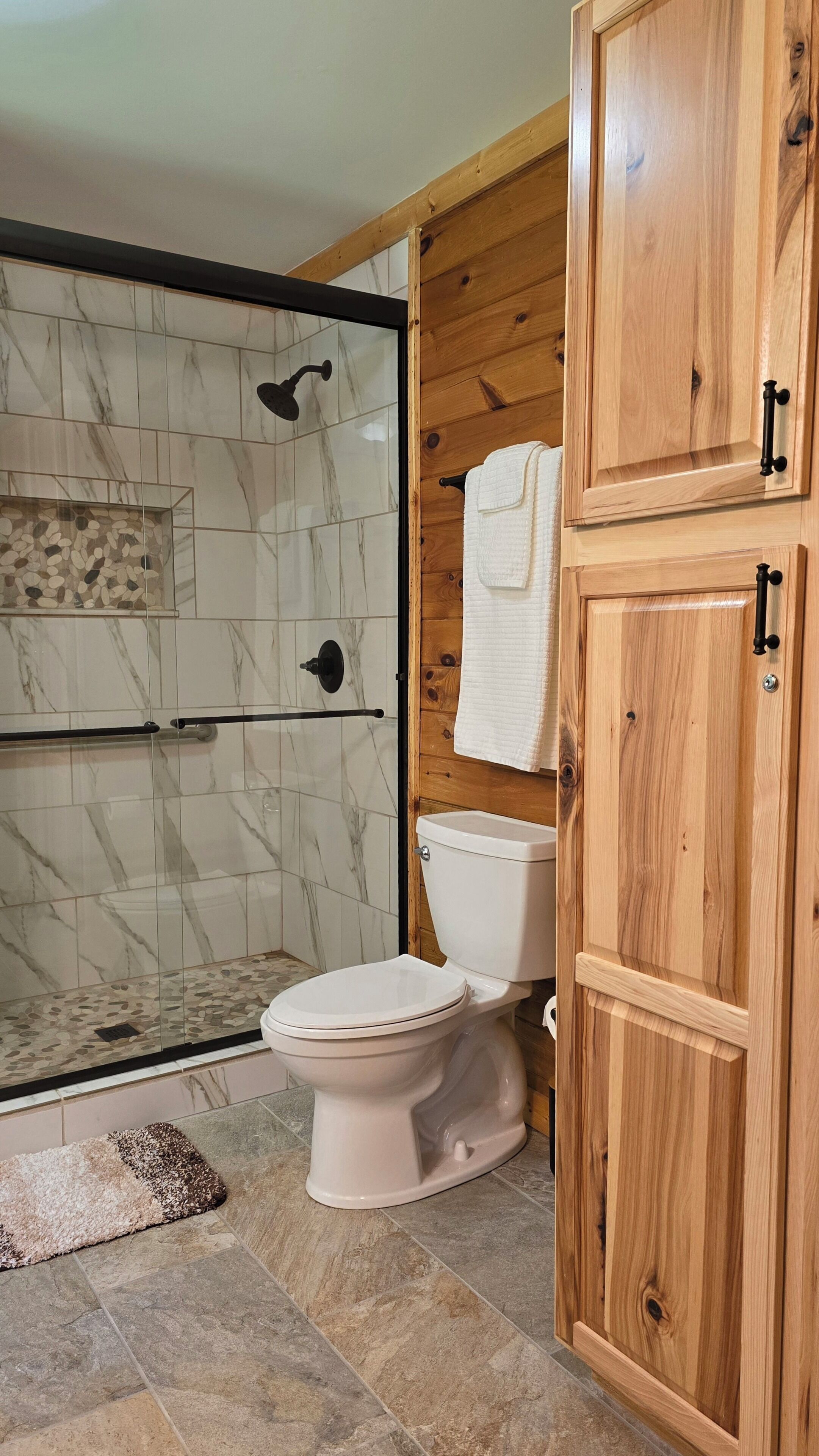 Executive House, Mountain View | Bathroom | Combined shower/tub, free toiletries, towels, toilet paper