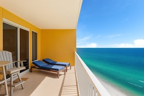 Property grounds - Gulf-front 2BR w/ pool & daily attraction tickets (Panama City Beach)