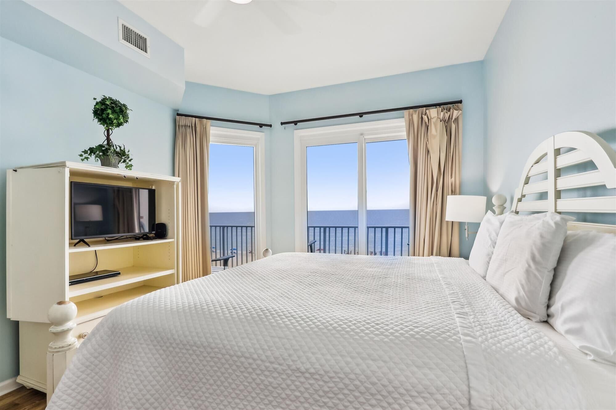 3 عدّة غرف نوم وواي فاي مجانًا وملاءات أسرّة