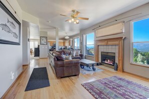 TV, fireplace, DVD player, offices