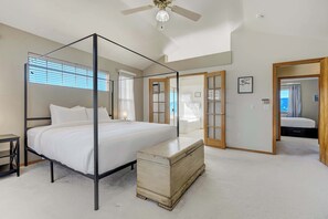 5 bedrooms, desk, WiFi, bed sheets - Air Force Academy Base with Deck and Mountain View (Colorado Springs)