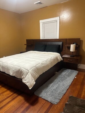 4 عدّة غرف نوم ومكواة/لوح كي وواي فاي مجانًا وملاءات أسرّة